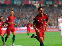 André Silva celebra tras anotar uno de los goles que llevan a los lusitanos a Rusia. AFP/F. Leong