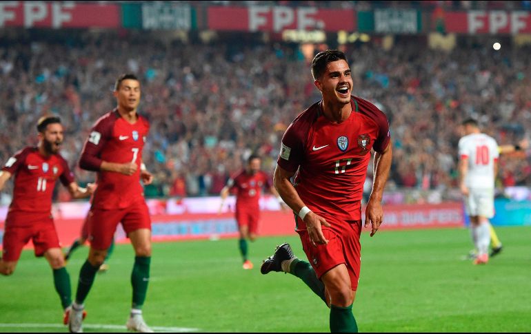 André Silva celebra tras anotar uno de los goles que llevan a los lusitanos a Rusia. AFP/F. Leong