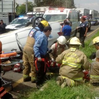 Volcadura en carretera a Chapala deja un muerto y cuatro heridos