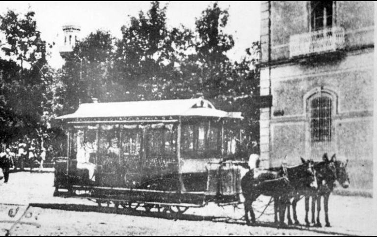 El tranvía primero era jalado por mulitas. EL INFORMADOR/Archivo
