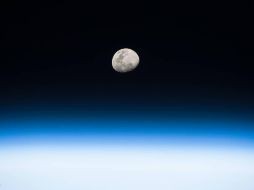 Señalan que llevar agua a la Luna es muy caro, y si se encuentra agua en ella se podrían extender las misiones. Especial / www.nasa.gov