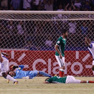 Honduras derrota a México y deja fuera a EU del Mundial