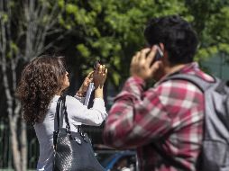 México alcanzó en 2015 los 107.7 millones de usuarios de telefonía móvil, es decir, 9 de cada 10 habitantes del país son usuarios de este servicio. EL INFORMADOR / ARCHIVO