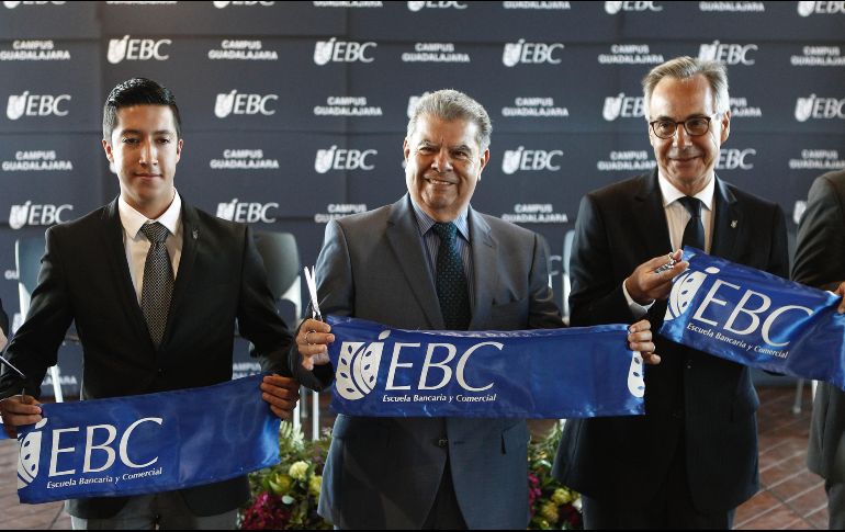 En el evento destacó la presencia del secretario de Desarrollo Económico, José Palacios Jiménez (centro); y del rector de la EBC, Carlos Prieto (derecha).EL INFORMADOR/A. Camacho