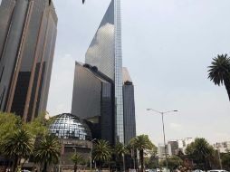 En el mercado accionario local se opera un volumen de 1.7 millones de títulos, por un importe económico de 26.1 millones de pesos. AFP / ARCHIVO