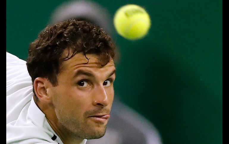 El búlgaro Grigor Dimitrov juega en partido del torneo Masters de Shanghái, en China, ante el estadounidense Ryan Harrison. AP/A. Wong