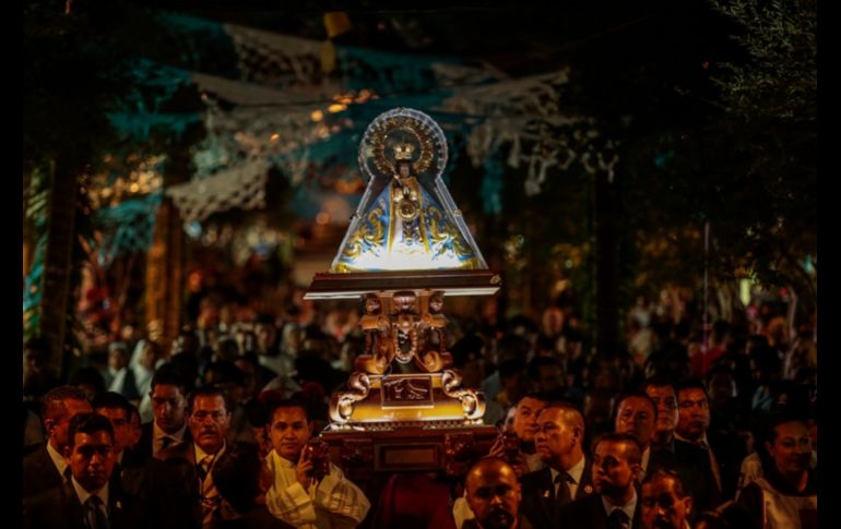 La imagen de la Virgen de Zapopan hizo un último recorrido por la Plaza Tapatía antes de regresar mañana a su basílica. EL INFORMADOR / F. Atilano