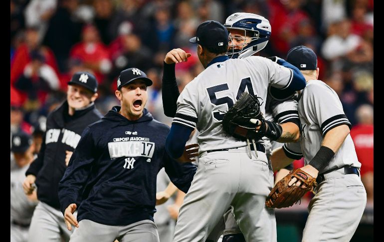 Divisional Round - New York Yankees v Cleveland Indians - Game Five - CLEVELAND, OH - OCTOBER 11: Aroldis Chapman #54 of the New York Yankees celebrates with teammates after their 5 to 2 win over the Cleveland Indians in Game Five of the American League Divisional Series at Progressive Field on October 11, 2017 in Cleveland, Ohio.   Jason Miller/Getty Images/AFP== FOR NEWSPAPERS, INTERNET, TELCOS & TELEVISION USE ONLY == SPO-BBO-BBA-BBN-DIVISIONAL-ROUND---NEW-YORK-YANKEES-V-CLEVELAND- - No more than 7 images from any single MLB game, workout, activity or event may be used (including online and on apps) while that game, activity or event is in progress.== FOR NEWSPAPERS, INTERNET, TELCOS & TELEVISION USE ONLY ==