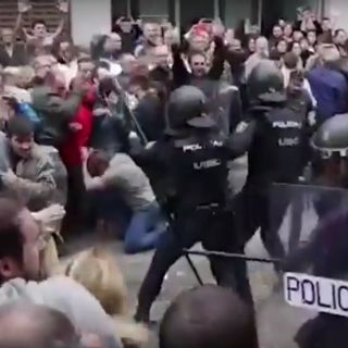 Policía española usó "excesivamente" la fuerza en Cataluña: HRW