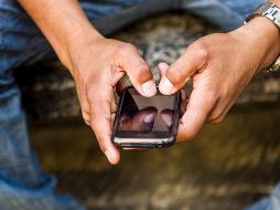 Algunos buscan ser más atractivos que en la vida real y otros 'atrapar' a sus parejas, si sospechan que son infieles. El Informador/Archivo