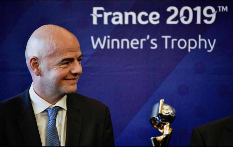 Gianni Infantino, dirigente del máximo organismo del futbol mundial, se dice dispuesto a usar el VAR en Rusia 2018. AFP/J. Pachoud