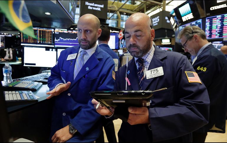 La sesión de este jueves estuvo marcada por la publicación de los resultados de dos colosos bancarios de Wall Street. AP/R. Drew
