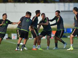 The Guardian destaca el potencial de Javier Hernández y Carlos Vela. MEXSPORT/I. Ortiz