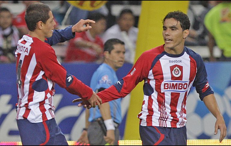 En el Bicentenario 2010, Javier Hernández y Omar Bravo encabezaban la ofensiva de un Rebaño que ganó los primeros ocho partidos del torneo. EL INFORMADOR/Archivo