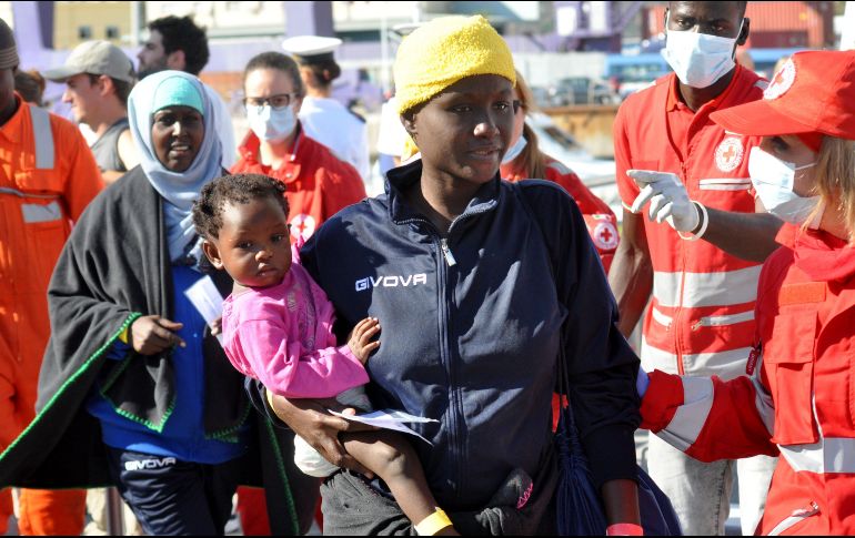 Además, en la nave llegan 11 mujeres embarazadas y un recién nacido. AFP / A. Fucarini