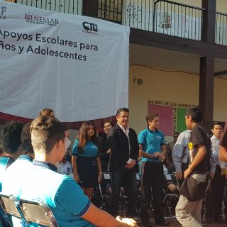 Aristóteles entrega más de 32 MDP para alumnos desertores