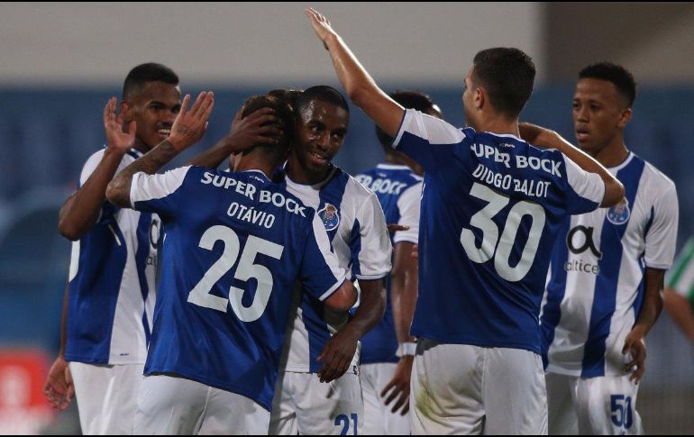 Layún, Corona y Herrera, los otros mexicanos del Porto, no fueron convocados para el encuentro. TWITTER/@FCPorto