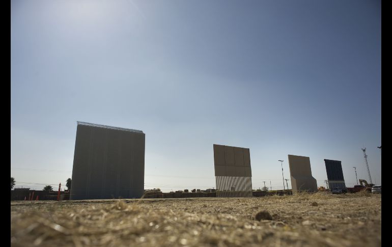 En un lote a unas tres millas al este de la garita internacional de Otay Mesa, en San Diego, California fueron presentados avances del diseño del muro fronterizo.  EFE / D. Maung