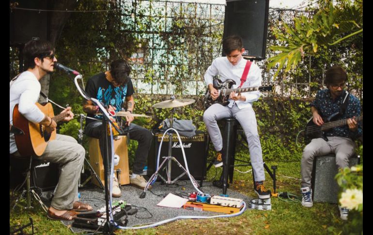 La banda tapatía Colores Santos busca dar un discurso musical en donde evidencia lo que pasa en su entorno. ESPECIAL