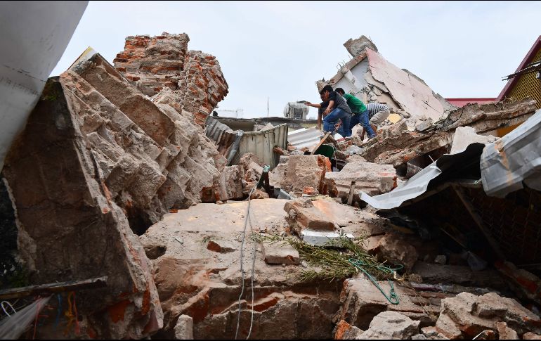 La CNDH y organizaciones no gubernamentales han documentado la falta de transparencia e en el reparto de ayuda a las familias afectadas. AFP / ARCHIVO