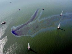 Guardacostas estadounidenses reportaron que el derrame no representa peligro para las zonas costeras. AFP / ARCHIVO