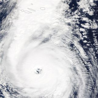 “Ophelia” alcanza la categoría 3 rumbo a las Azores