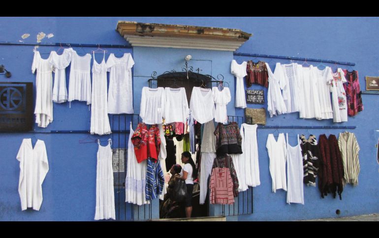 Todo el espíritu de Oaxaca parece estar colgando de una pared. EL INFORMADOR / P. Somellera