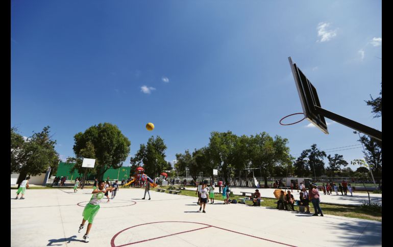 Transformación. Entre las renovaciones se encuentra la cancha de basquetbol y el área de picnic. ESPECIAL