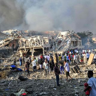 Elevan a 65 los muertos tras explosiones en Mogadiscio