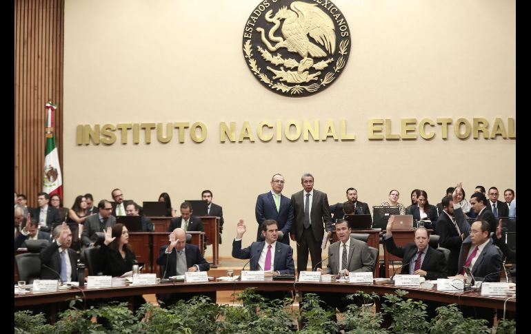 El INE informó que 67 candidatos son hombres y siete, mujeres. SUN