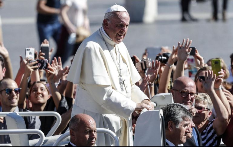 Durante la misa declaró 35 nuevos santos, entre ellos los niños mártires de Tlaxcala. EFE/G. Lami