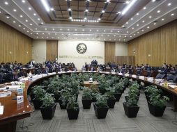 El INE había acordado que aspirantes independientes podrán gastar 33 MDP durante la captación de firmas. SUN / ARCHIVO