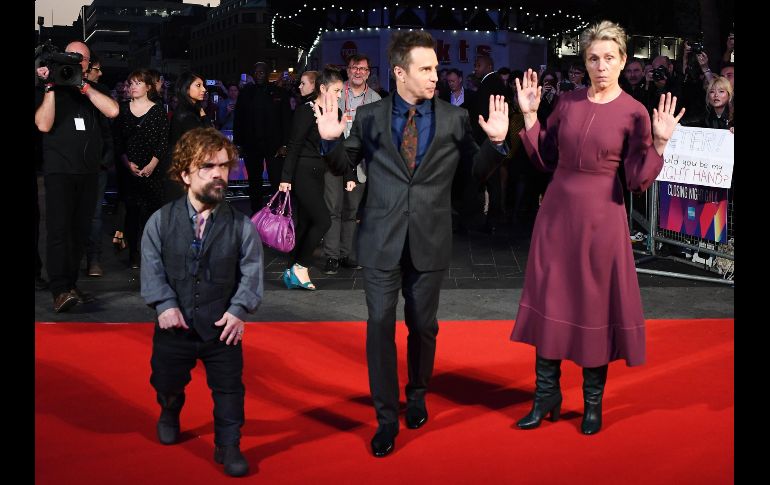 Los actores Peter Dinklage, Sam Rockwell y Francis McDormand asisten al estreno de 