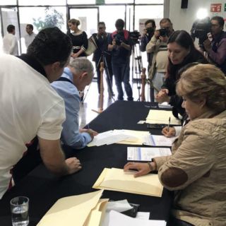 Reciben constancia como independientes Zavala, Ferriz y Ríos Piter