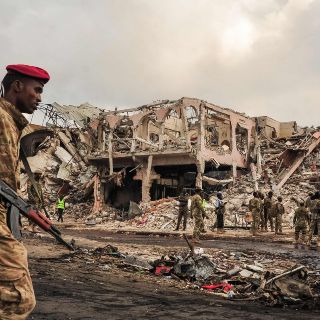 Suman 276 muertos tras atentado de camión bomba en Somalia