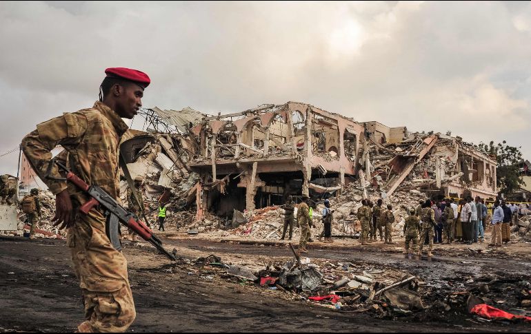 El gobierno de Somalia culpa al grupo Al Shabab, vinculado a Al Qaeda, por el atentado del sábado en Mogadiscio. AfP / M. Abdiwahab