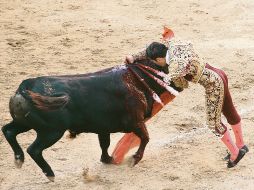 Una limpia estocada en su primer astado de la tarde le permitió a José María Pastor llevarse la tarde en la última novillada en la Nuevo Progreso. EL INFORMADOR/M. Vargas