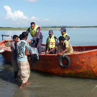 Naufragio de rohinyás en Bangladesh deja ocho muertos