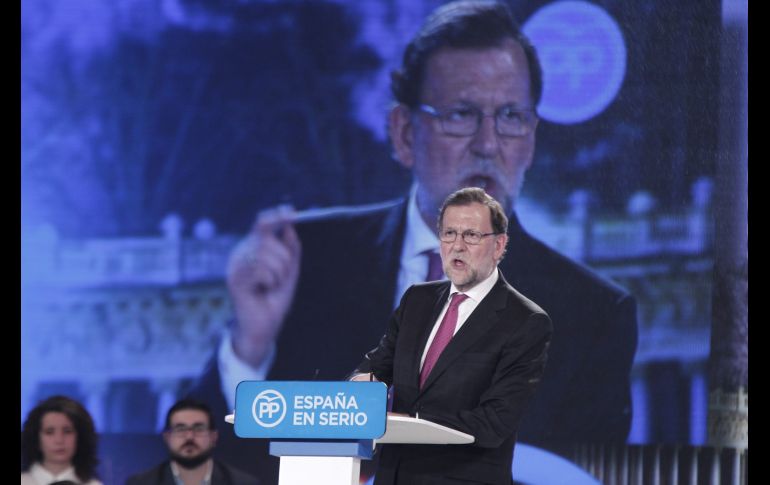 El jefe del Gobierno expone a Puigdemont que aún tiene margen, hasta el jueves próximo, para contestar. NTX/ARCHIVO