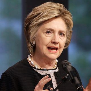 Clinton acusa a Assange de estar al servicio de Rusia