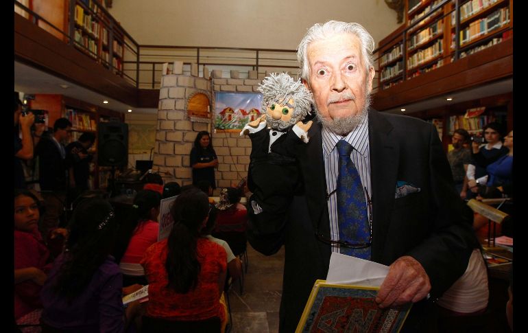 Testigo. Fernando del Paso, director de la Biblioteca Iberoamericana, en una función de teatro guiñol.