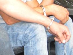 A los sujetos se les aseguró un arma calibre 9 milímetros; fueron entregados a la Fiscalía General. EL INFORMADOR / ARCHIVO