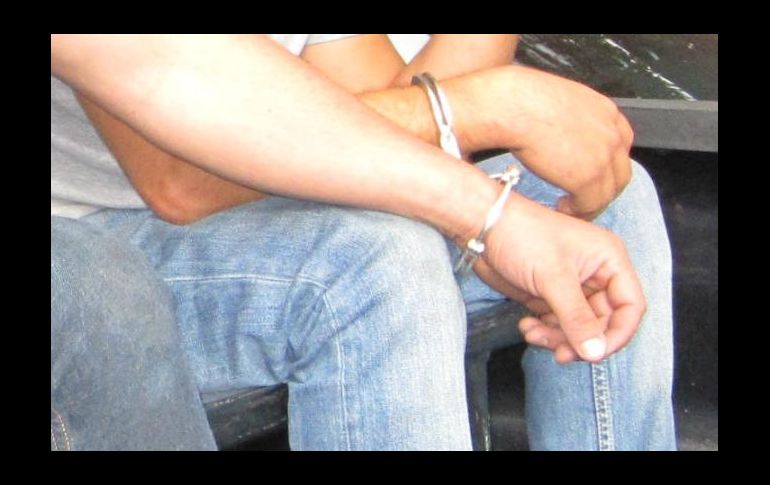 A los sujetos se les aseguró un arma calibre 9 milímetros; fueron entregados a la Fiscalía General. EL INFORMADOR / ARCHIVO