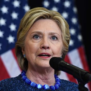 Donald Trump se mofa de Hillary Clinton