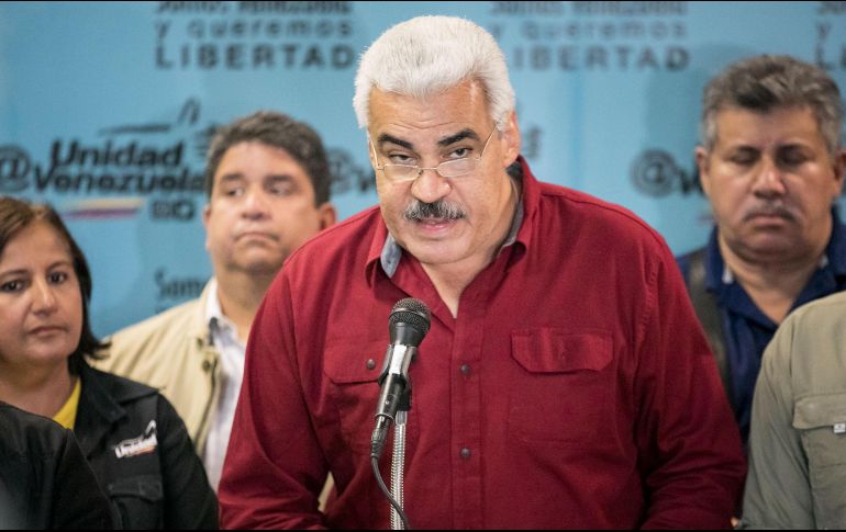 Ángel Oropeza, portavoz de la Mesa de la Unidad Democrática (MUD), exigió que se audite todo el proceso electoral desplegado el domingo, para así reaundar el diálogo con el Gobierno de Maduro. EFE / M. Gutiérrez