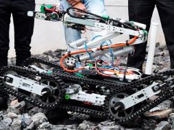 El robot tuvo su primera experiencia real el 20 de septiembre, un día después del sismo, acompañando en las labores de rescate. TWITTER / @CatedraTEFULPGC