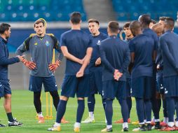 Listos. Héctor Herrera (centro) y compañía buscan su segundo triunfo del torneo. AFP/R. Michael