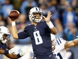 Mariota lanzó para 306 yardas, su mayor total en lo que va de la temporada. AFP/A. Lyons