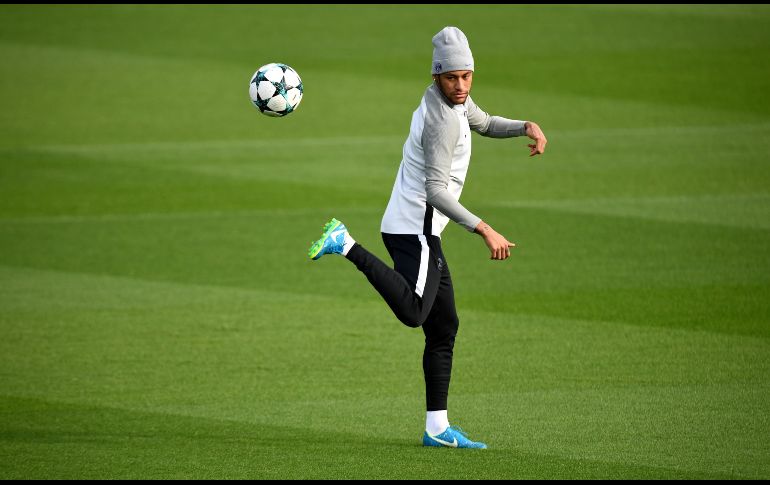 Neymar, del París Saint-Germain's Brazilian, entrena en Saint-Germain-en-Laye previo al partido de la Liga de Campeones ante Anderlecht. AFP/F. Fife
