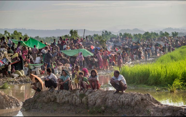 Miles de rohinyás esperan, en condiciones precarias, para poder entrar a Bangladesh. AP/ D. YASIN